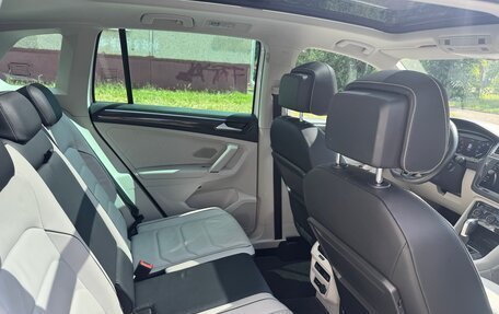 Volkswagen Tiguan II, 2018 год, 3 375 000 рублей, 12 фотография