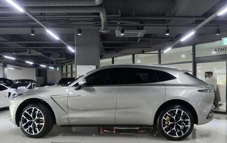 Aston Martin DBX I, 2022 год, 15 409 027 рублей, 3 фотография
