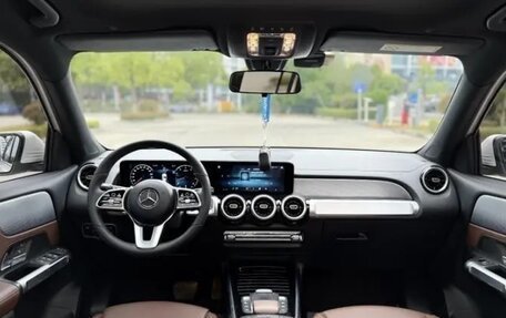 Mercedes-Benz GLB, 2022 год, 2 230 000 рублей, 4 фотография