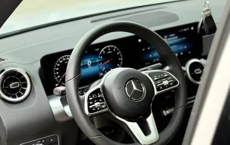 Mercedes-Benz GLB, 2022 год, 2 230 000 рублей, 10 фотография