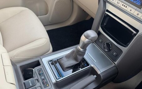 Toyota Land Cruiser Prado 150 рестайлинг 2, 2022 год, 4 050 000 рублей, 9 фотография