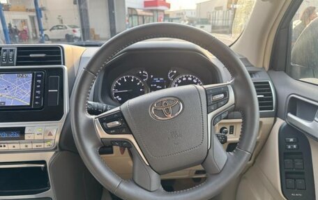 Toyota Land Cruiser Prado 150 рестайлинг 2, 2022 год, 4 050 000 рублей, 7 фотография