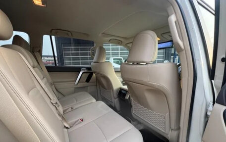 Toyota Land Cruiser Prado 150 рестайлинг 2, 2022 год, 4 050 000 рублей, 6 фотография