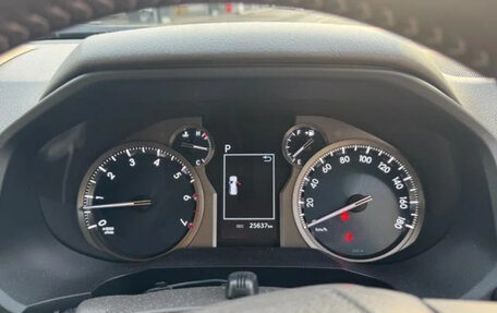 Toyota Land Cruiser Prado 150 рестайлинг 2, 2022 год, 4 050 000 рублей, 8 фотография