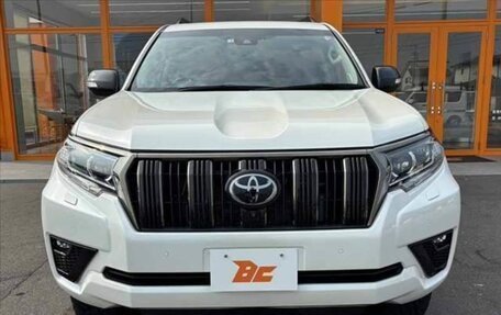 Toyota Land Cruiser Prado 150 рестайлинг 2, 2022 год, 4 080 000 рублей, 2 фотография