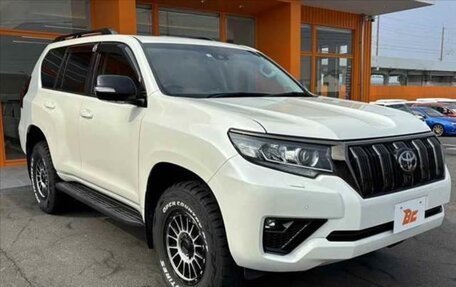 Toyota Land Cruiser Prado 150 рестайлинг 2, 2022 год, 4 080 000 рублей, 3 фотография
