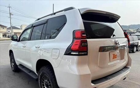 Toyota Land Cruiser Prado 150 рестайлинг 2, 2022 год, 4 080 000 рублей, 14 фотография