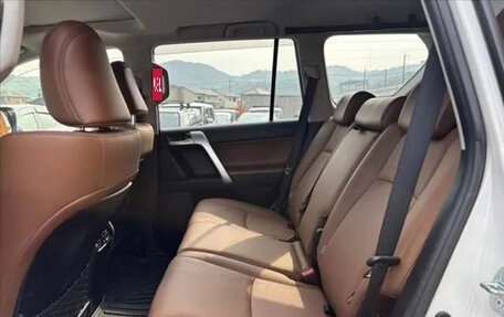 Toyota Land Cruiser Prado 150 рестайлинг 2, 2022 год, 4 080 000 рублей, 9 фотография