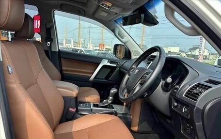 Toyota Land Cruiser Prado 150 рестайлинг 2, 2022 год, 4 080 000 рублей, 7 фотография