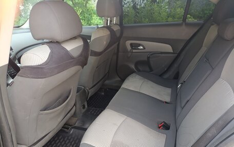 Chevrolet Cruze II, 2010 год, 410 000 рублей, 4 фотография