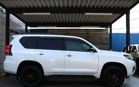 Toyota Land Cruiser Prado 150 рестайлинг 2, 2022 год, 3 500 000 рублей, 4 фотография