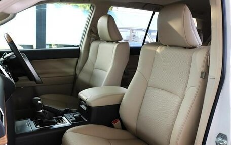 Toyota Land Cruiser Prado 150 рестайлинг 2, 2022 год, 3 500 000 рублей, 12 фотография