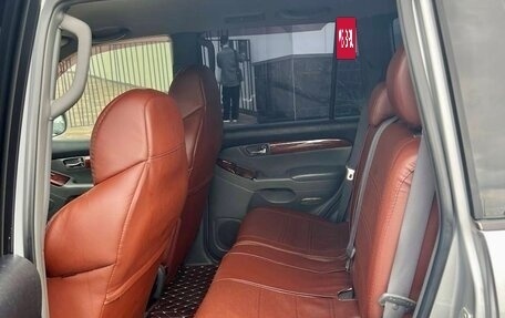Toyota Land Cruiser Prado 120 рестайлинг, 2006 год, 1 950 000 рублей, 10 фотография