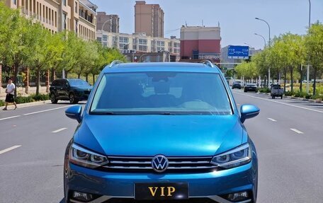 Volkswagen Touran III, 2022 год, 1 655 123 рублей, 2 фотография