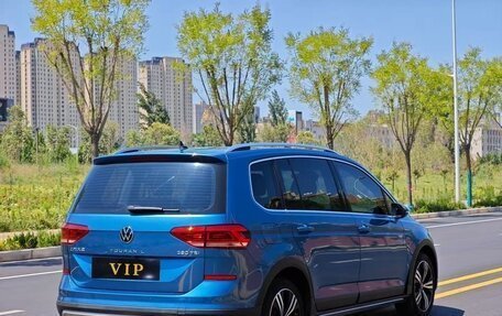 Volkswagen Touran III, 2022 год, 1 655 123 рублей, 6 фотография