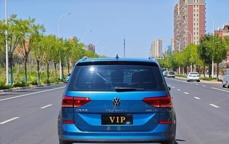 Volkswagen Touran III, 2022 год, 1 655 123 рублей, 5 фотография