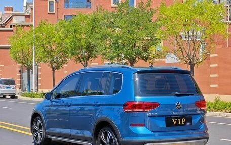 Volkswagen Touran III, 2022 год, 1 655 123 рублей, 4 фотография