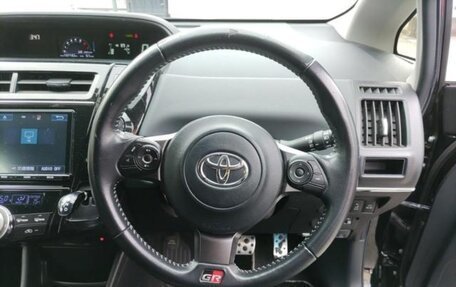 Toyota Prius Alpha I (ZVW40/41), 2020 год, 1 685 000 рублей, 15 фотография