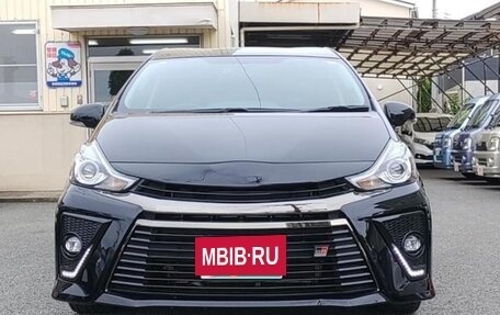 Toyota Prius Alpha I (ZVW40/41), 2020 год, 1 685 000 рублей, 2 фотография