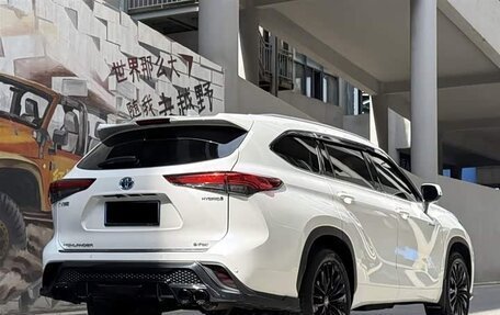Toyota Highlander, 2022 год, 3 980 000 рублей, 2 фотография
