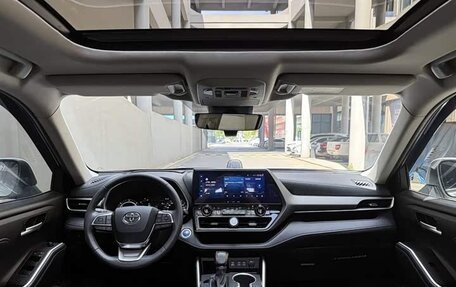Toyota Highlander, 2022 год, 3 980 000 рублей, 5 фотография