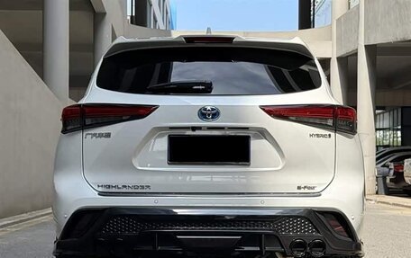 Toyota Highlander, 2022 год, 3 980 000 рублей, 4 фотография