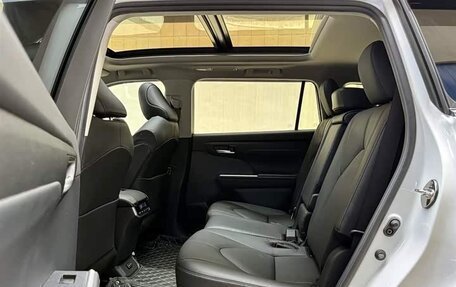 Toyota Highlander, 2022 год, 3 980 000 рублей, 11 фотография