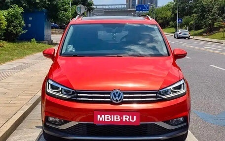 Volkswagen Touran III, 2021 год, 1 499 123 рублей, 2 фотография