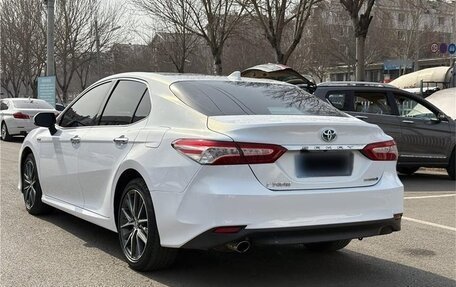 Toyota Camry, 2021 год, 2 400 000 рублей, 4 фотография