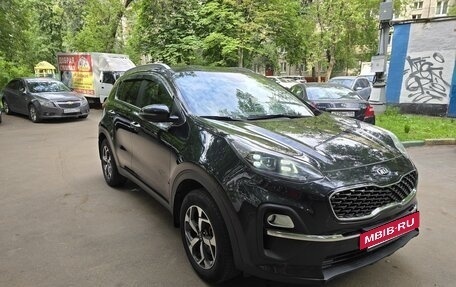 KIA Sportage IV рестайлинг, 2020 год, 2 500 000 рублей, 2 фотография