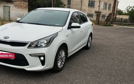 KIA Rio IV, 2018 год, 1 000 000 рублей, 2 фотография