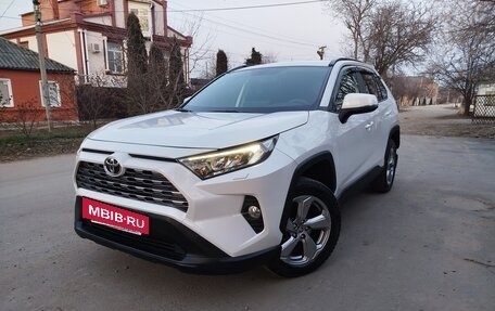 Toyota RAV4, 2019 год, 3 100 000 рублей, 6 фотография