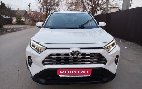 Toyota RAV4, 2019 год, 3 100 000 рублей, 10 фотография