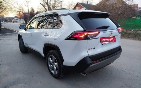 Toyota RAV4, 2019 год, 3 100 000 рублей, 2 фотография