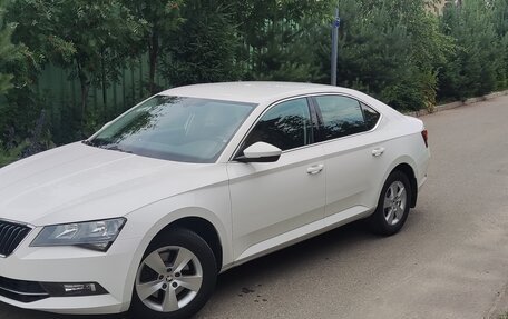 Skoda Superb III рестайлинг, 2016 год, 1 810 000 рублей, 3 фотография
