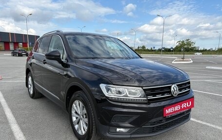 Volkswagen Tiguan II, 2018 год, 2 390 000 рублей, 2 фотография