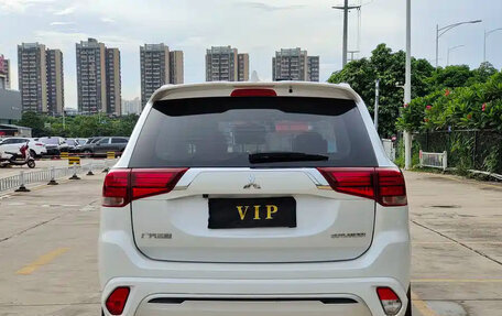 Mitsubishi Outlander III рестайлинг 3, 2022 год, 1 735 000 рублей, 5 фотография