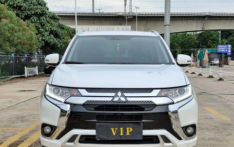Mitsubishi Outlander III рестайлинг 3, 2022 год, 1 735 000 рублей, 2 фотография