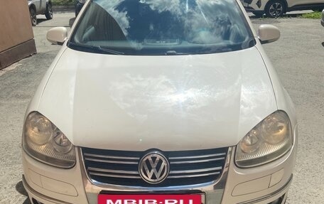 Volkswagen Jetta VI, 2010 год, 529 000 рублей, 2 фотография