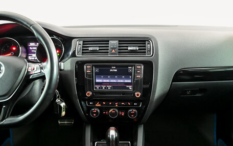 Volkswagen Jetta VI, 2017 год, 1 350 000 рублей, 20 фотография