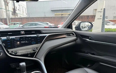 Toyota Camry, 2021 год, 2 250 000 рублей, 8 фотография