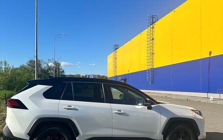 Toyota RAV4, 2020 год, 3 200 000 рублей, 5 фотография