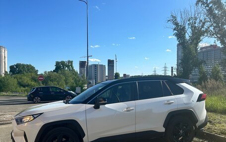 Toyota RAV4, 2020 год, 3 200 000 рублей, 9 фотография