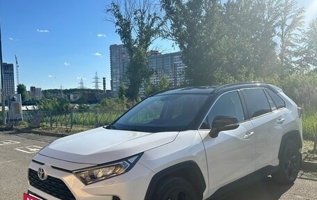 Toyota RAV4, 2020 год, 3 200 000 рублей, 10 фотография