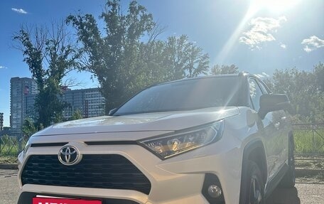 Toyota RAV4, 2020 год, 3 200 000 рублей, 11 фотография
