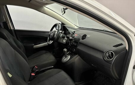 Mazda 2 III, 2011 год, 890 000 рублей, 11 фотография