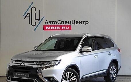 Mitsubishi Outlander III рестайлинг 3, 2018 год, 1 989 000 рублей, 1 фотография