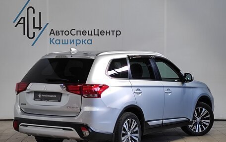 Mitsubishi Outlander III рестайлинг 3, 2018 год, 1 989 000 рублей, 2 фотография