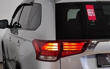 Mitsubishi Outlander III рестайлинг 3, 2018 год, 1 989 000 рублей, 6 фотография
