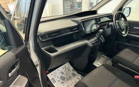 Honda Stepwgn IV, 2017 год, 1 999 000 рублей, 12 фотография